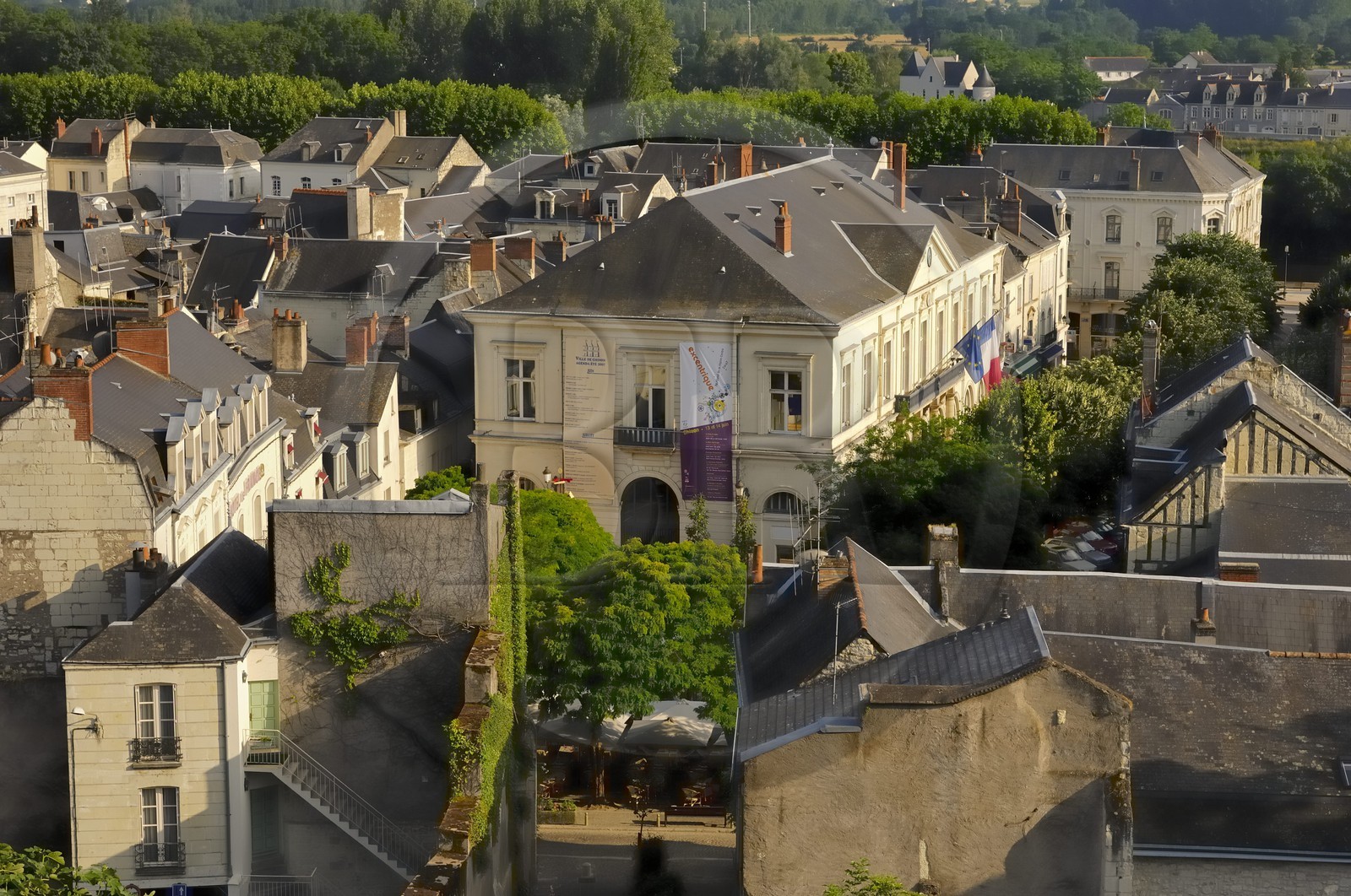 France, Indre et Loire (37), Vallée de la Loire classée Patrimoine Mondial de l'UNESCO, Chinon, l'Hôtel de Ville au coeur de la vieille ville