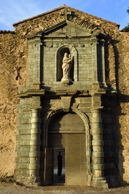 France, Var (83), Massif des Maures, Collobrières, chartreuse de la Verne, portail monumental en pierre serpentine