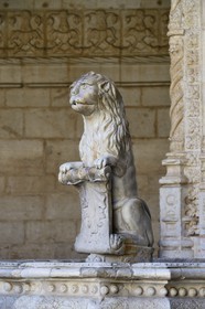 Portugal, Lisbonne, Bélem, Monastere des Hiéronymites (Mosteiro dos Jerónimos), classé Patrimoine Mondial de l'UNESCO, la fontaine du lion dans le cloitre