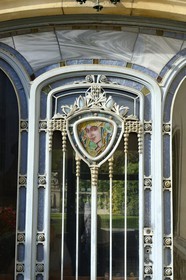 France, Meurthe-et-Moselle (54), Nancy, musée de l'Ecole de Nancy dans l'ancienne propriété d'Eugène Corbin, vitrail sur la porte principale