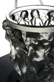 France, Bas-Rhin (67), Wingen-sur-Moder, le musée Lalique, Vase Bacchantes en cristal, créé en 1927