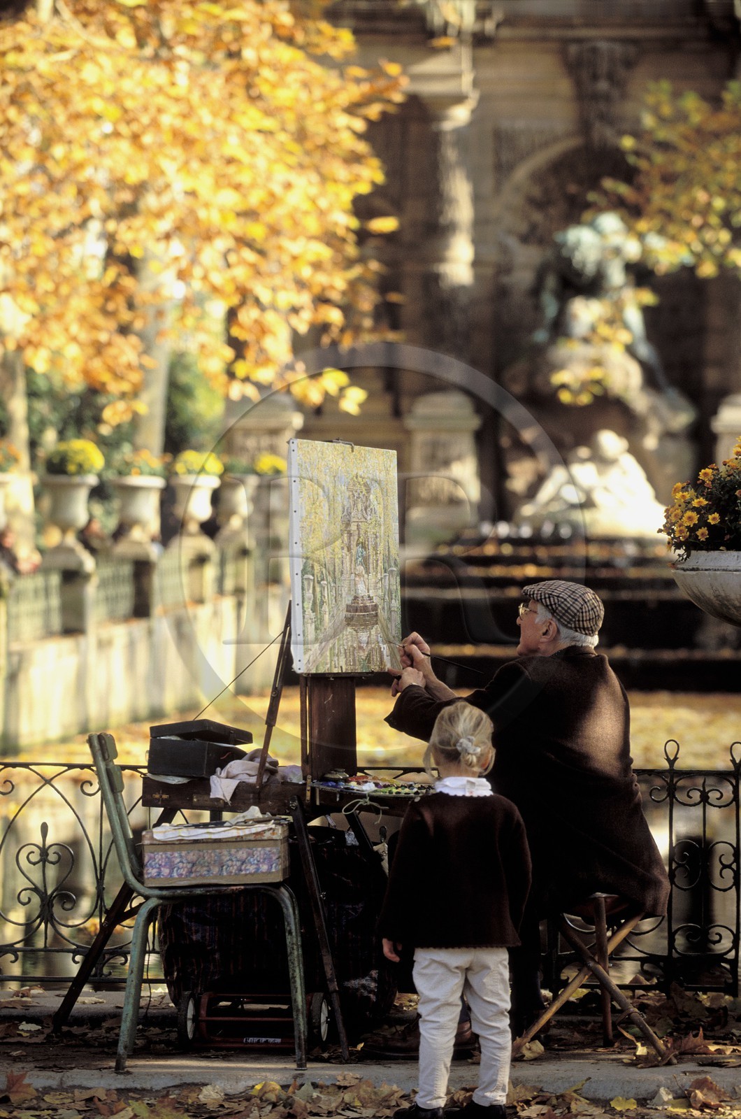 France, Paris (75), jardin du Luxembourg, un peintre devant la fontaine de Médicis