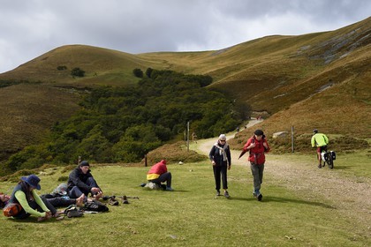 Spain, Basque Country, Navarra, Camino de Santiago (the Way of St. James) between Saint Jean Pied de Port and Roncesvalles, pilgrims at the Lepoeder pass