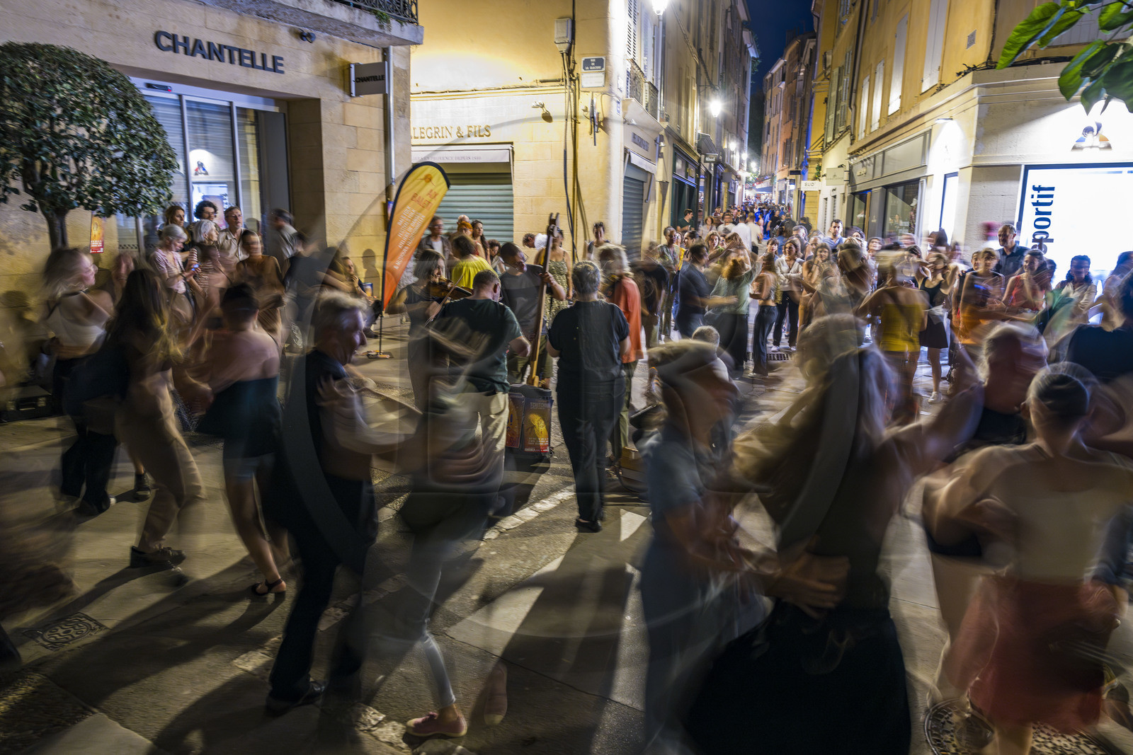 France, Bouches du Rhone, Aix en Provence, in the streets of the old town during the music festival