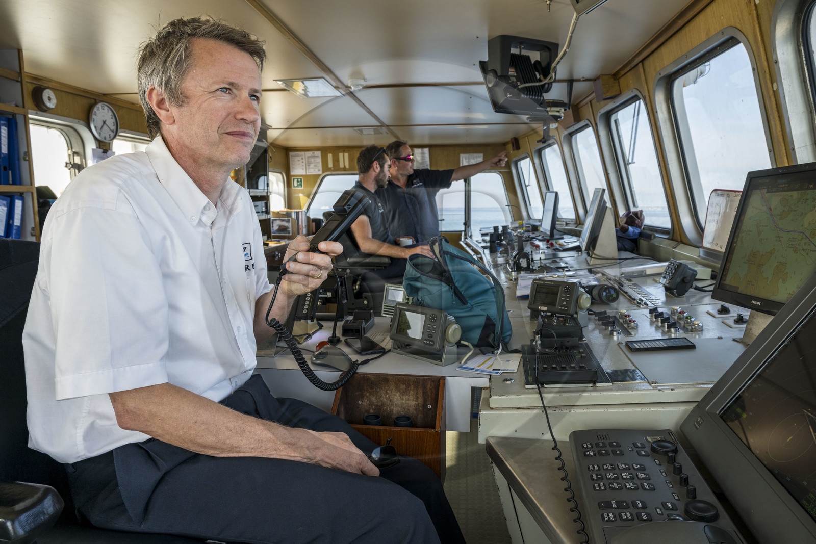 France, Finistère (29), Mer d'Iroise, Le Conquet, navire de la Penn ar Bed assurant la liaison avec les iles de Molène et Ouessant, le capitaine Pascal Renaud sur la passerelle avec le pilote