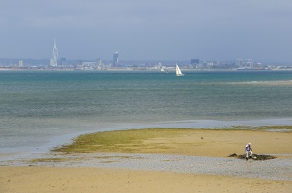 Royaume-Uni, Angleterre, Hampshire, Ile de Wight, plage de Ryde et  Southsea Portsmouth en arrière plan