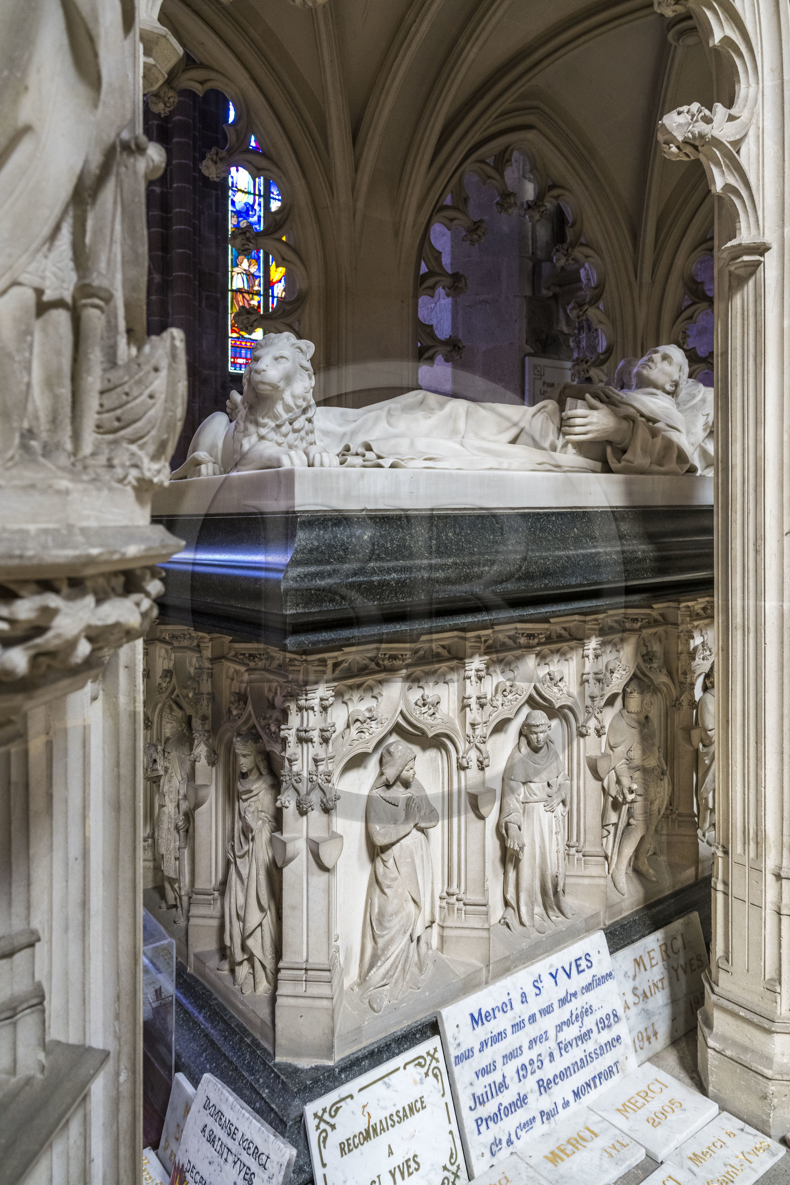 France, Côtes-d'Armor, Tréguier, Saint Tugdual Cathedral, the neo-Gothic tomb of Saint-Yves