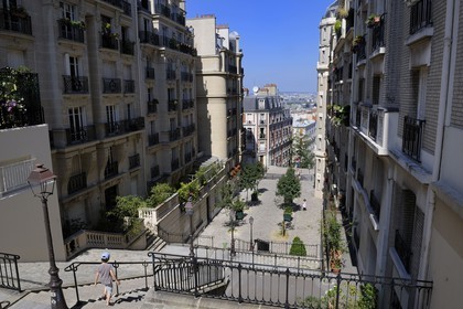 France, Paris (75), escaliers de la Butte Montmartre rue du Mont Cenis