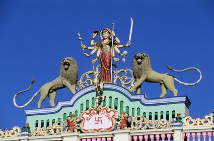 Inde, état du Rajasthan, ville de Jhunjhunu, temple de Rani Sati, façade du Dharmshala (auberge de pèlerins)