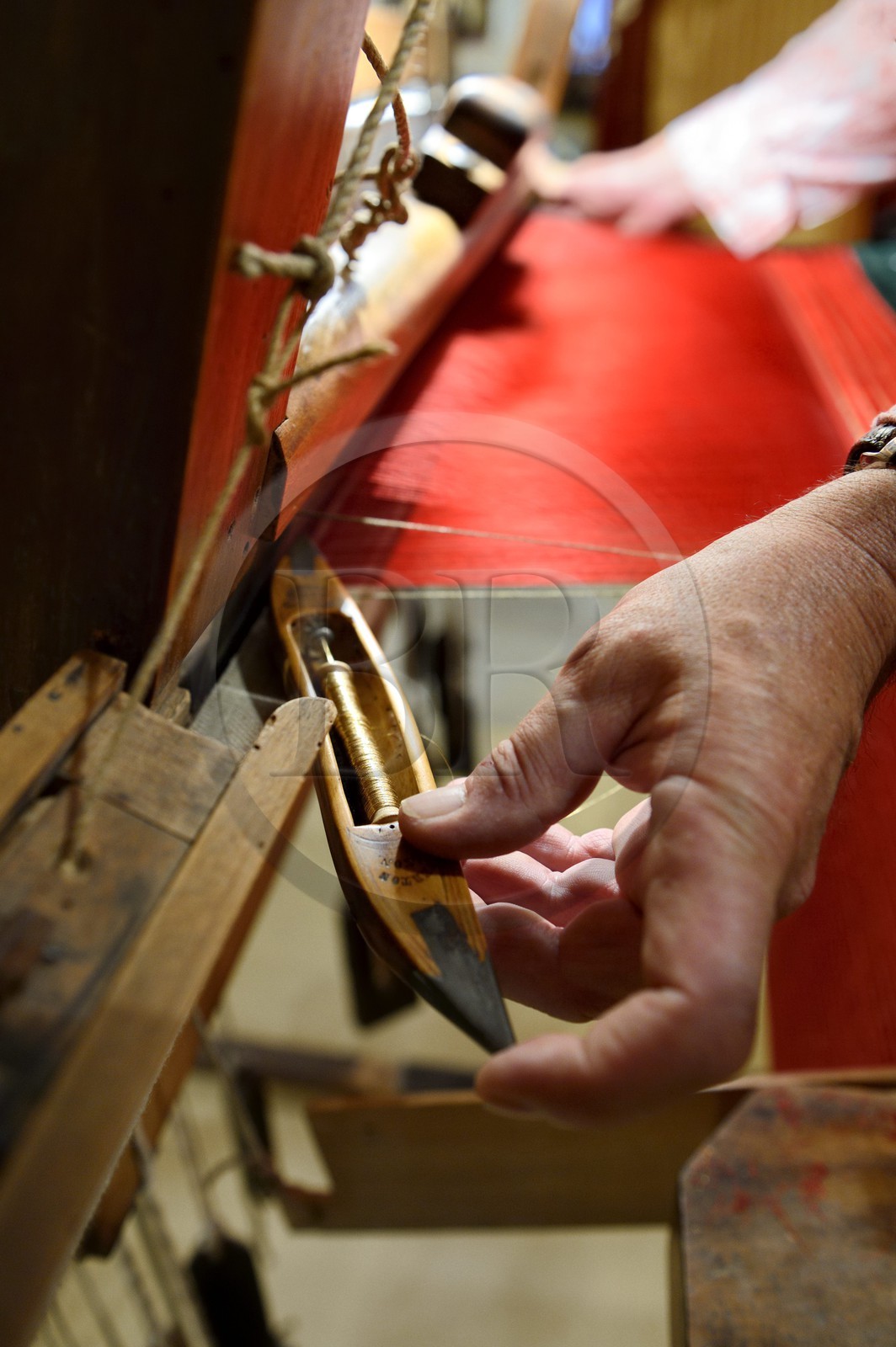 France, Rhône (69), Lyon, site historique classé Patrimoine Mondial de l'UNESCO, Vieux Lyon, quartier Saint-Georges, métier Jacquard de la Soierie Saint-Georges, navette pour le passage du fil d'or