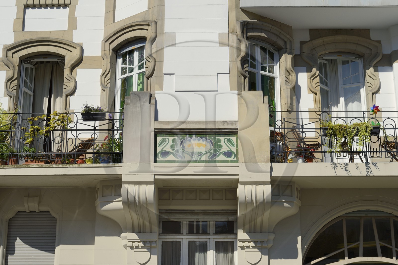 France, Bas-Rhin (67), Strasbourg, quartier de la Neustadt datant de la periode allemande, immeuble de rapport d'inspiration Art Nouveau au 34 rue Oberlin