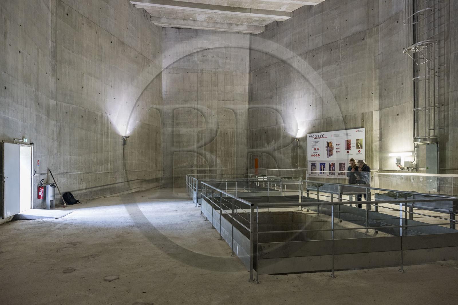 France, Aveyron (12), parc naturel régional des Grands Causses, Millau, le viaduc de Millau des architectes Michel Virlogeux et Norman Foster, intérieur de la pile de pont numéro 2