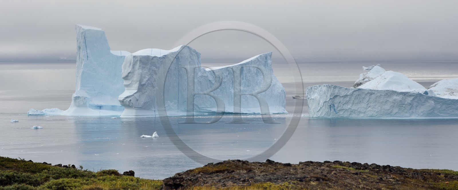 Greenland, west coast, Disko Island, Qeqertarsuaq, boat between two icebergs along the coast