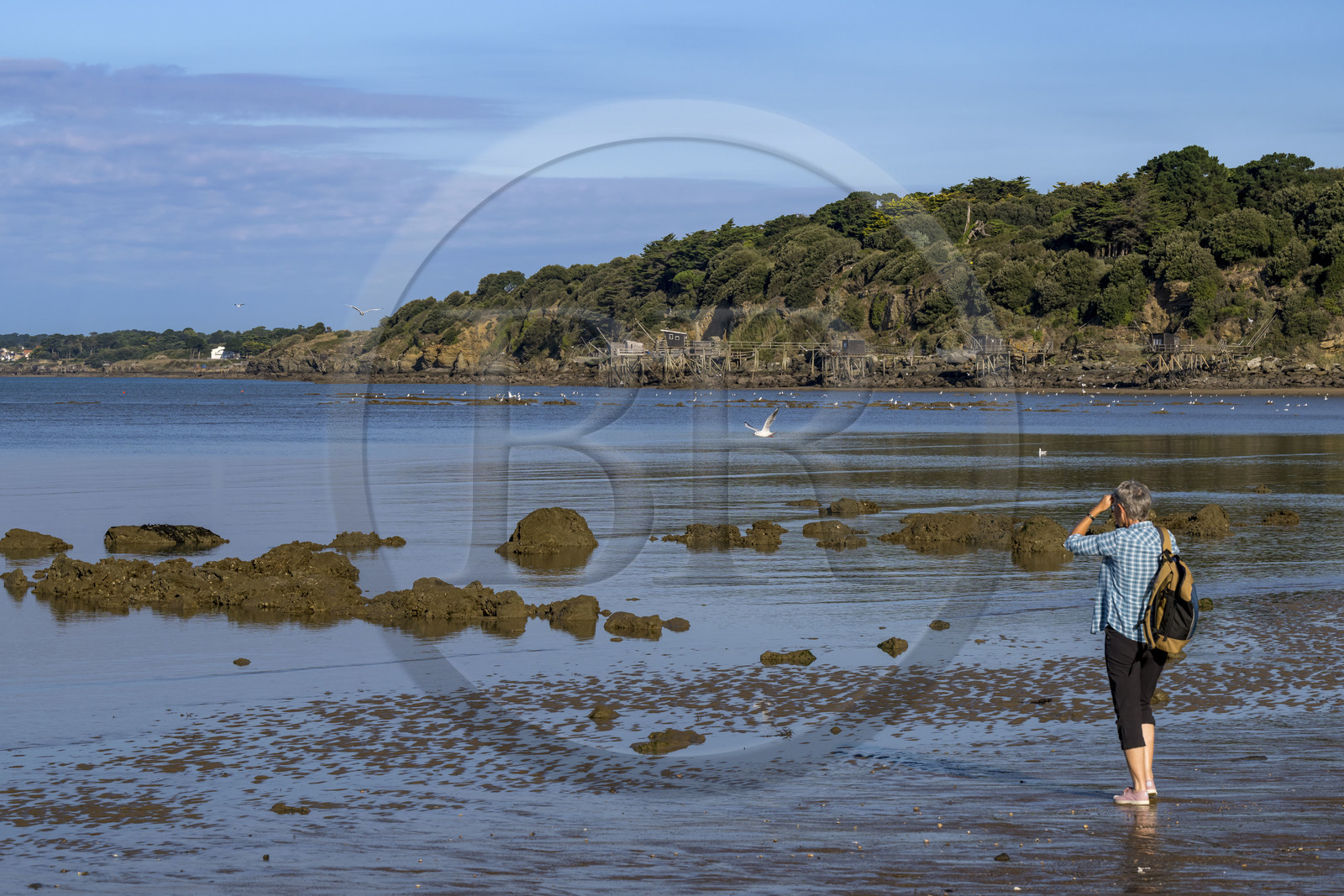 France, Loire-Atlantique (44), Baie de Bourgneuf, Pornic, cabanes de pêche traditionnelle au carrelet en bordure de la plage de Crêve-coeur à La Bernerie-en-Retz
