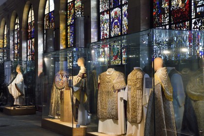 France, Bas-Rhin (67), Strasbourg, vieille ville classée au Patrimoine Mondial de l'UNESCO, la cathédrale Notre-Dame, la galerie du Chevet transformée en lieu d'exposition destiné à la liturgie