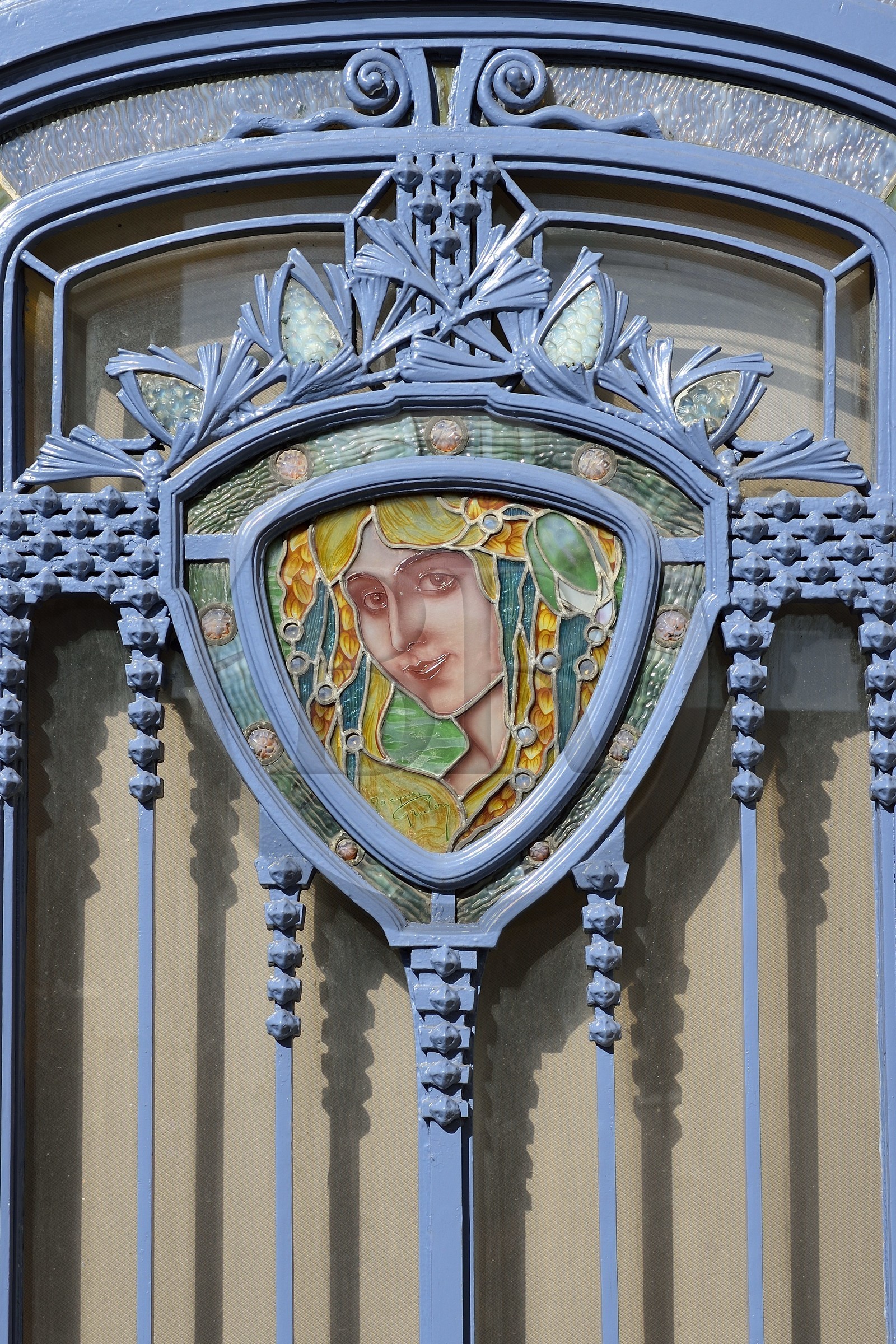 France, Meurthe-et-Moselle (54), Nancy, musée de l'Ecole de Nancy dans l'ancienne propriété d'Eugène Corbin, vitrail sur la porte principale