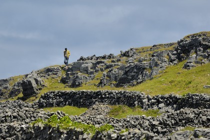 Irlande, Comté de Galway, Aran Islands, Inishmore, la pointe ouest de l'Ile face aux Brannock island