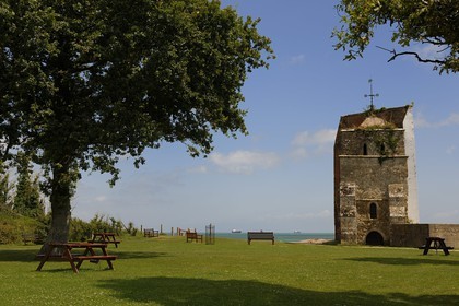 Royaume-Uni, Angleterre, Hampshire, Ile de Wight, Bembridge, restes de l'église de Sainte-Hélène (XIIème siècle)