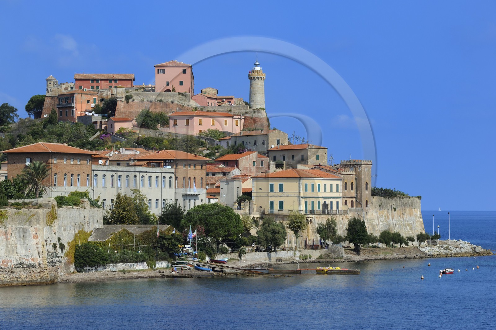 Italie, Toscane, Ile d’Elbe, le Fort Stella et le phare de Portoferraio