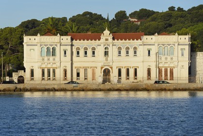 France, Var (83), la rade de Toulon, La Seyne-sur-Mer, quartier de Tamaris, l'institut Michel Pacha (ex institut de biologie marine de l'Université de Lyon) de style orientaliste