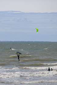 France, Vendée (85), Saint-Jean-de-Monts, wingfoil et kitesurf