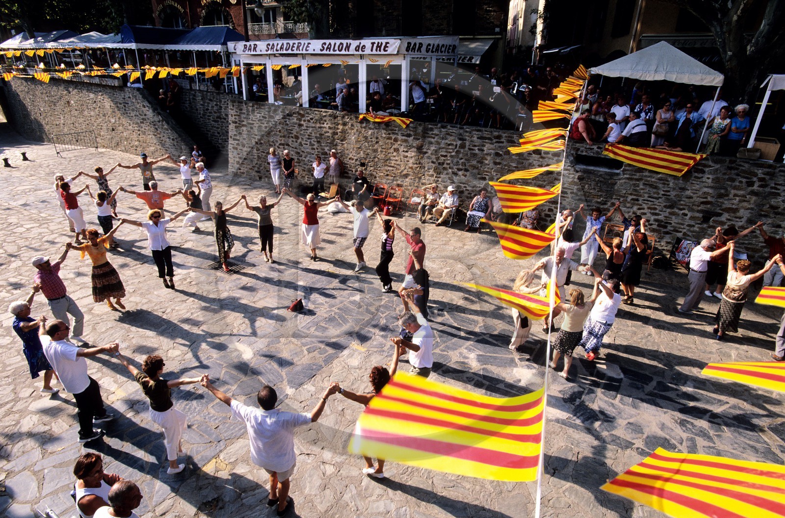 France, Pyrénées-Orientales (66), Collioure, bal Catalan et Sardanes (danses traditionnelles catalanes)