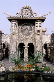 France, Mayenne (53), Cossé-le-Vivien, la Frénouse, oeuvre de Robert Tatin (autorisation avant publication)