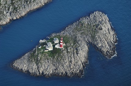 Norvège, Nordland, phare de Skrova au large des Iles Lofoten (vue aérienne)