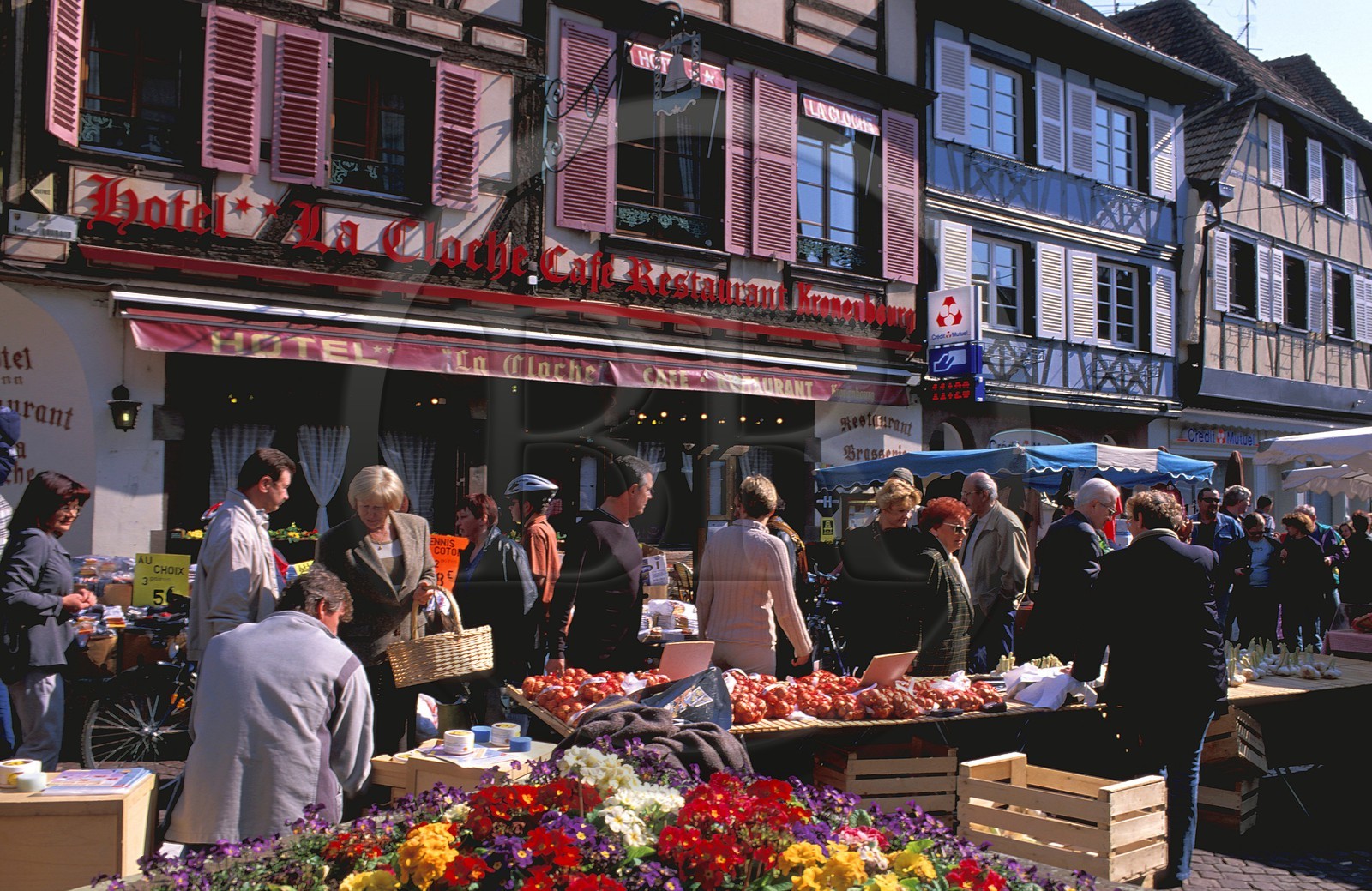 France, Bas-Rhin (67), jour de marché à Obernai