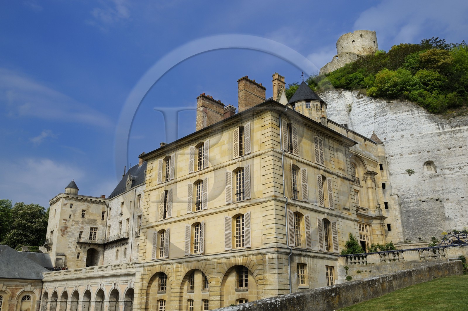 France, Val-d'Oise (95), parc naturel du Vexin français, la Roche-Guyon, labellisé Les Plus Beaux Villages de France, le château
