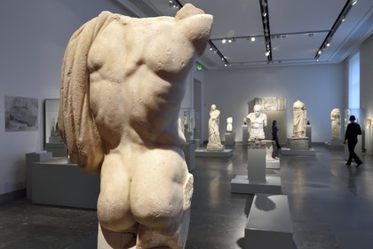 Allemagne, Berlin, l'Ile aux musées, classée Patrimoine Mondial de l'UNESCO, Altes Museum abritant une collection d'oeuvres antiques, Torse d'un souverain ou héros grec d'après un original autour de 150 avant JC