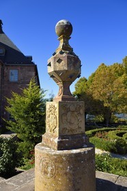 France, Bas-Rhin (67), Mont Saint-Odile, abbaye de Hohenbourg encore appelée couvent du Mont-Sainte-Odile, le cadran solaire geographique à 24 faces du XVIIIème siècle