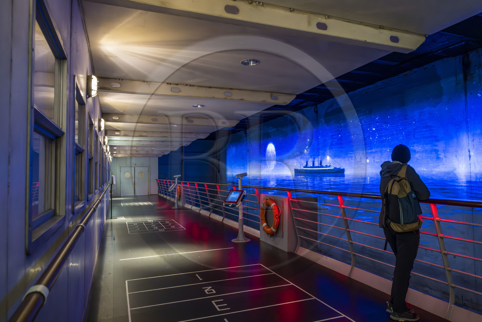 France, Loire-Atlantique (44), Saint-Nazaire, l'Escal'Atlantic dans l'ancienne base sous-marine allemande fait revivre le monde des transatlantiques, le pont promenade