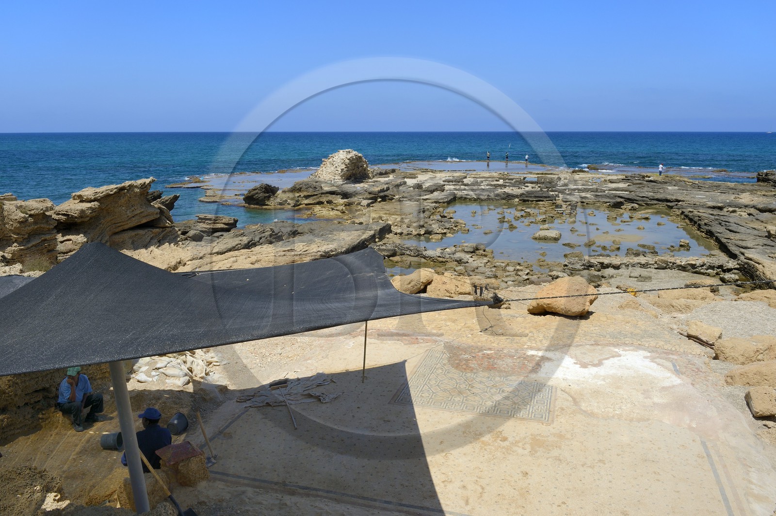 Israël, district d'Haifa, Césarée (Caesarea Maritima), ruines de Césarée, piscine de mer du Palais d'Hérode 1er Le Grand, fouilles archéologiques