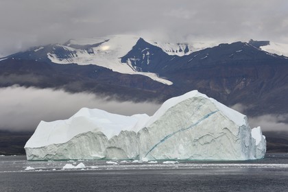 Groenland, cote ouest, baie de Baffin, iceberg dans le fjord Uummannaq