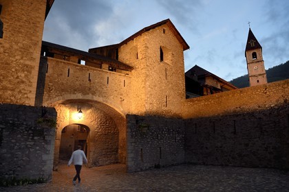France, Alpes de Haute Provence, Parc National du Mercantour (Mercantour National Park) and Vallee du Haut Verdon, Colmars les Alpes fortified by Vauban in the late 17th century, wall of the Porte de France and St. Martin's Church