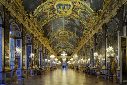 France, Yvelines (78), château de Versailles, classé Patrimoine Mondial de l'UNESCO, Galerie des Glaces (longueur 73m et largeur 10,50m) avec 17 fenêtres et 357 miroirs, architecte Jules Hardouin-Mansart (1678 - 1684)
