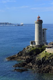 France, Finistère (29), rade de Brest, phare du Petit Minou, départ de la frégate L'Hermione, réplique du trois-mats qui transporta le marquis de Lafayette en Amérique en 1780