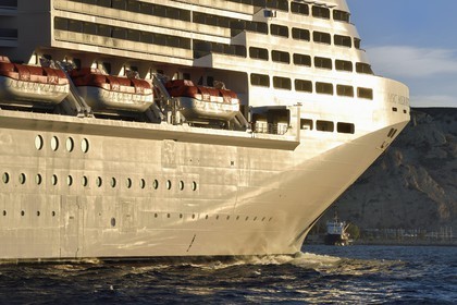 France, Bouches-du-Rhône (13), Marseille, bateau de croisière dans la Rade de Marseille
