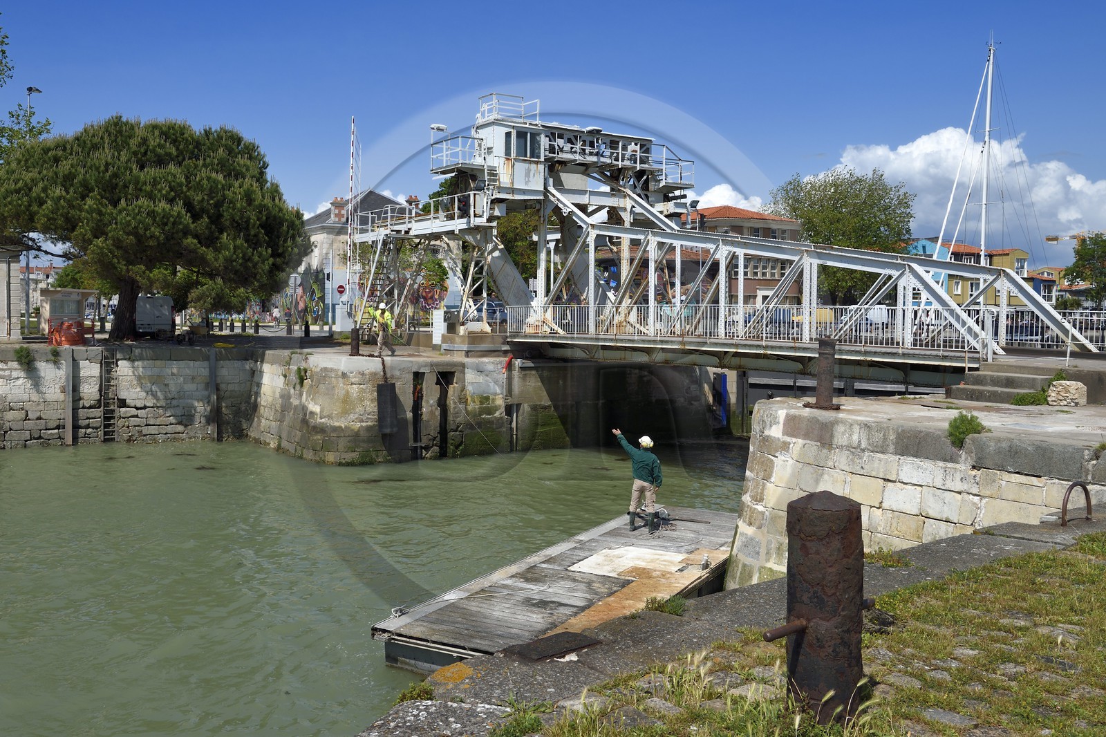 France, Charente-Maritime (17), La Rochelle, le pont à bascule à l'entrée de l'ancien Bassin des Chalutiers