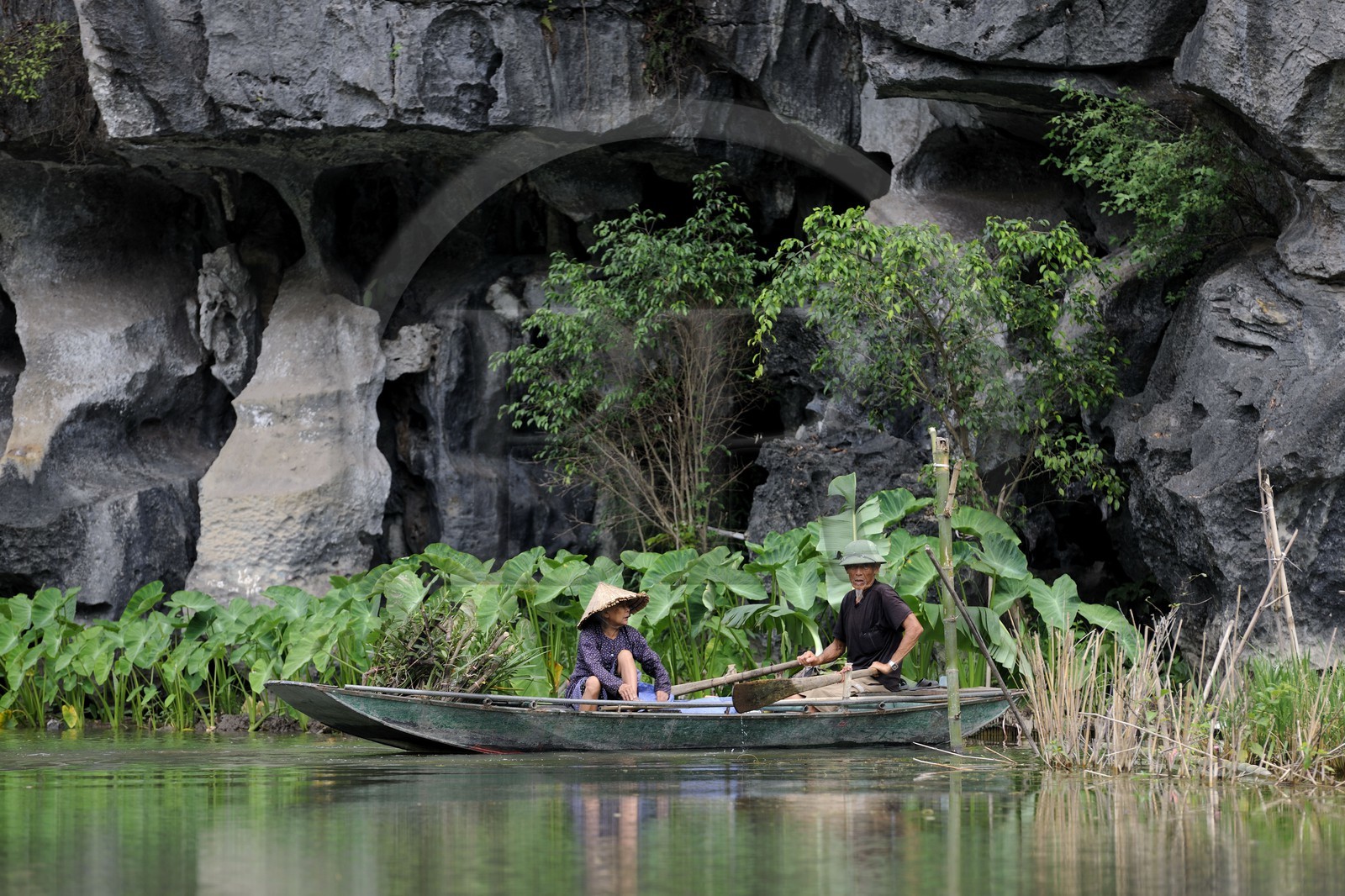 Vietnam, Ninh Binh province nicknamed Inland Halong Bay, small boat trip in Tam Coc surrounded by karstic moutains
