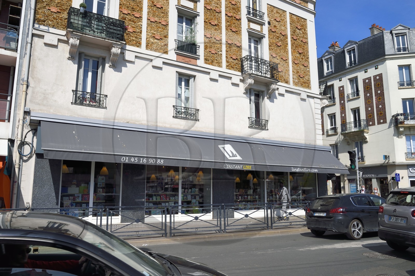 France, Val de Marne, Champigny sur Marne, L'Instant Lire bookstore in the city center