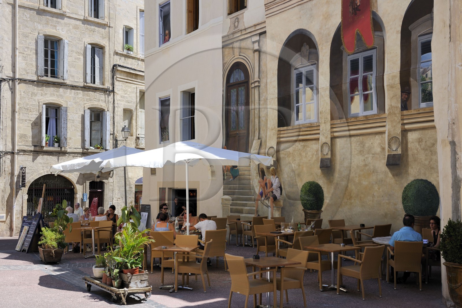 France, Hérault (34), Montpellier, centre historique, l'Ecusson, place Saint Roch, peinture murale de l'artiste Vincent Ducaroy, atelier 7e Sens