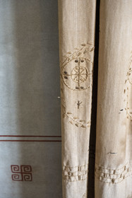 France, Alpes-Maritimes (06),  France, Alpes Maritimes (06), Beaulieu sur Mer, villa Kerylos de style neo-grec construite en 1908 par architecte Emmanuel Pontremoli, chambre des enfants, tissu des rideaux créés pour la maison