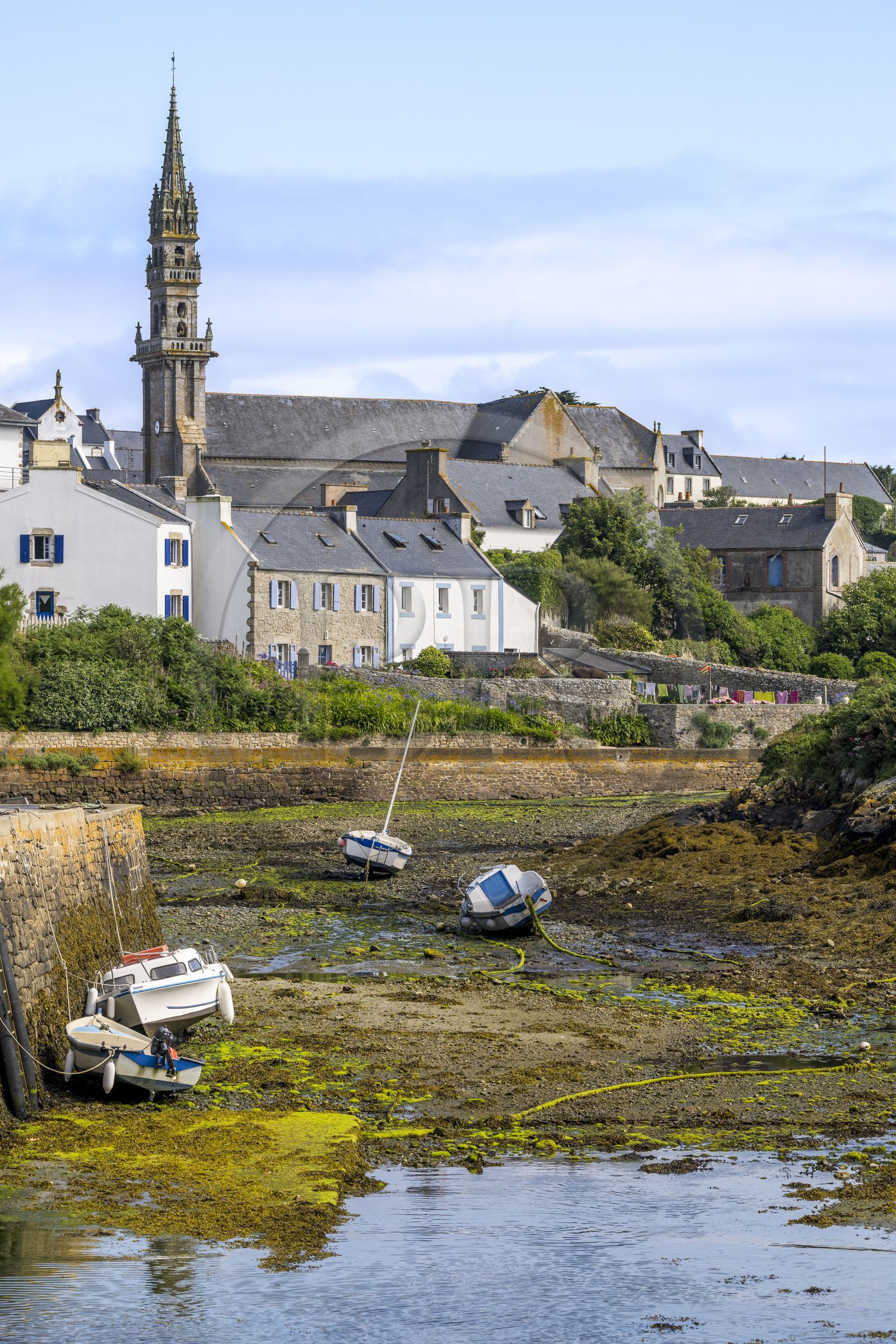 France, Finistère, Iroise Sea, Ouessant Island, the port of Lampaul at low tide