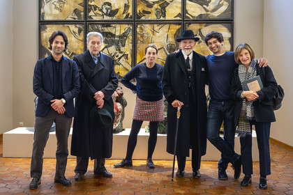 France, Paris (75), Musée Maillol, le peintre et sculpteur allemand Markus Lüpertz (quatrième à droite) lors de son exposition en dialogue avec l'oeuvre d'Aristide Maillol, en compagnie notamment de son galeriste Michael Werner ainsi que des jeunes galeristes Pierre Lorquin et Alexandre Lorquin