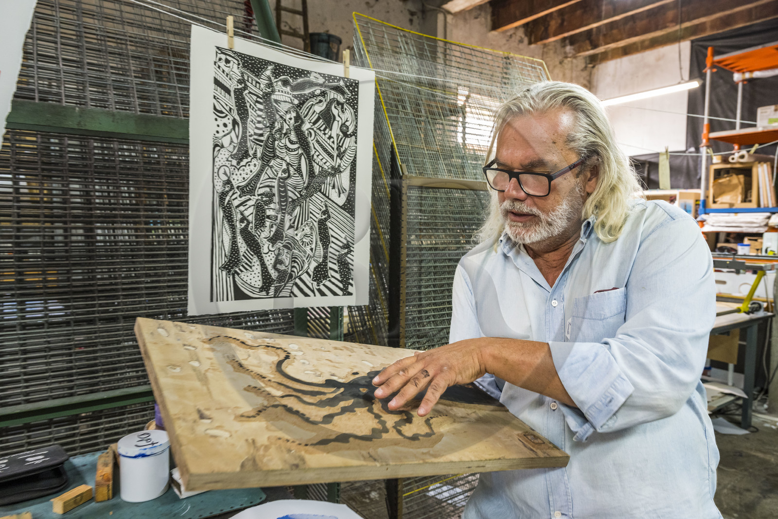 France, Hérault (34), Sète, Jean-Claude Dugrip dans l'Atelier DPJ, éditeur et imprimeur d'art