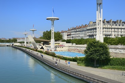 France, Rhône (69), Lyon, quai Claude Bernard sur le Rhône, la piscine