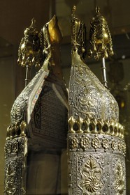 France, Paris (75), le Musée d'Art et d'Histoire du Judaïsme dans l'Hôtel de Saint-Aignan, Arche sainte et rouleau de Torah