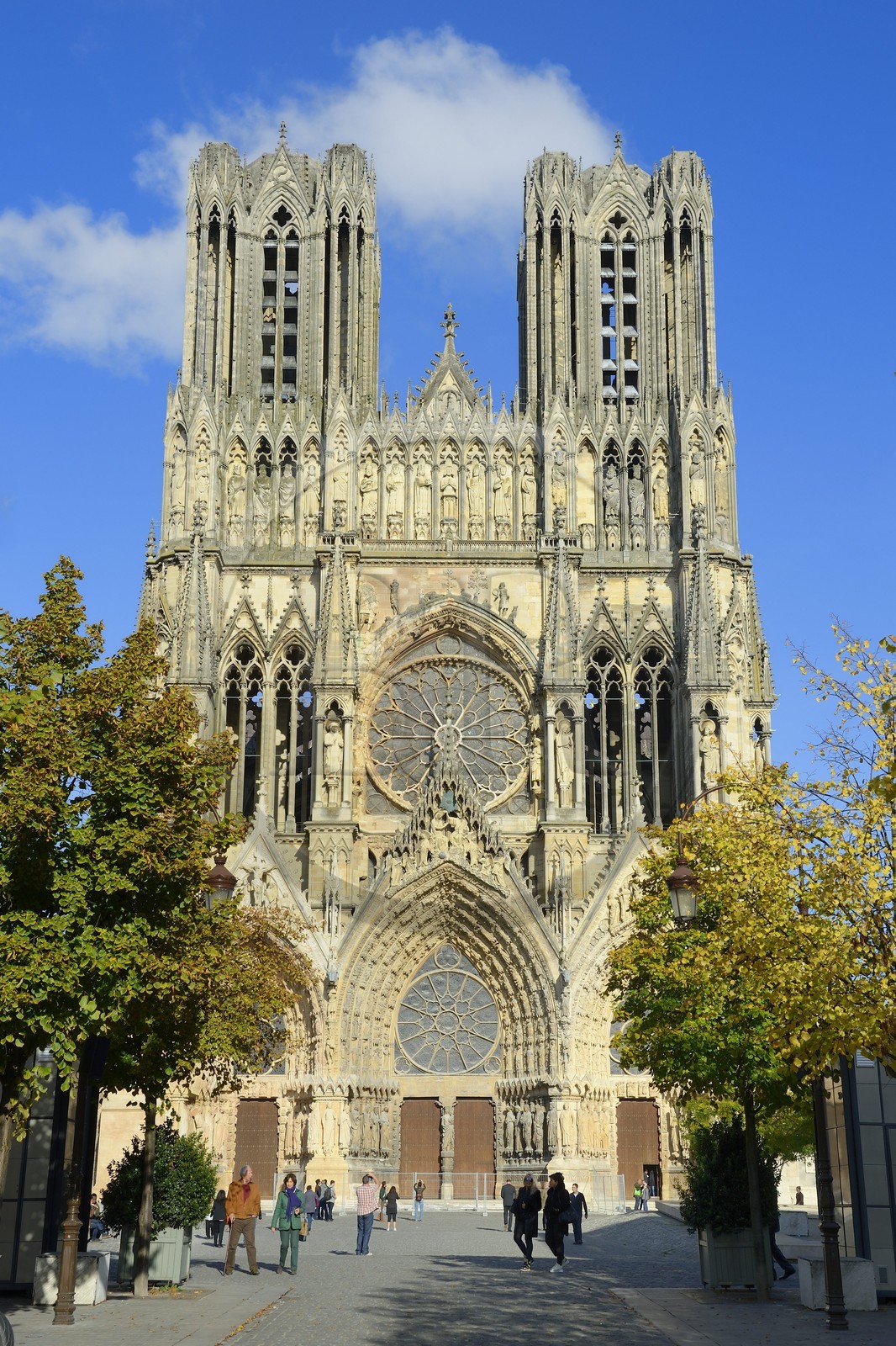 France, Marne (51), Reims, la cathédrale Notre-Dame de Reims, classée Patrimoine Mondial de l'UNESCO, la facade occidentale et le parvis